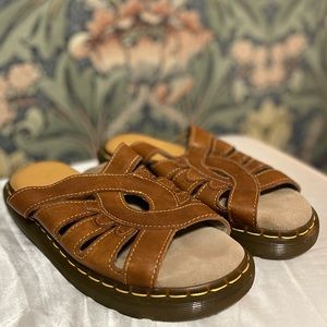 Dr. Martens vintage light brown sandals!
